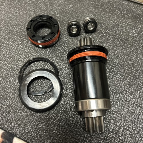 Peloton bottom bracket isis - bottom,